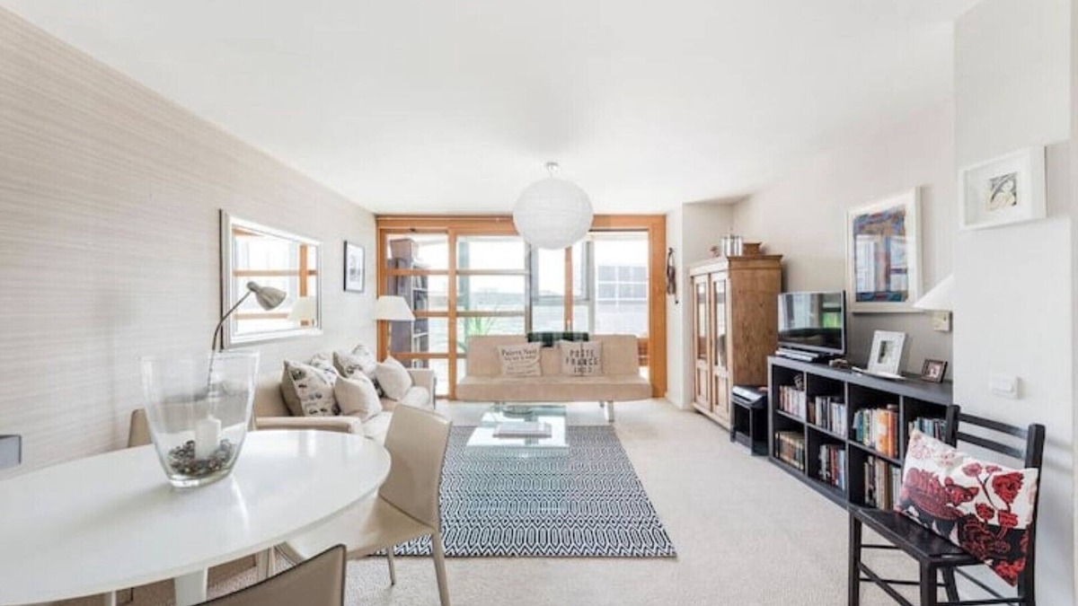 St. Mary's Park Apartment | Large One Bed Riverside Apartment in Battersea