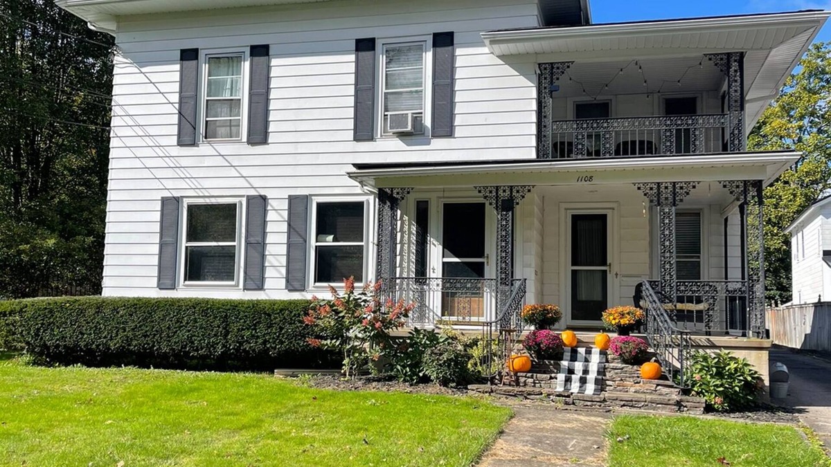 Medina Apartment | Large One Bedroom Downstairs - with laundry