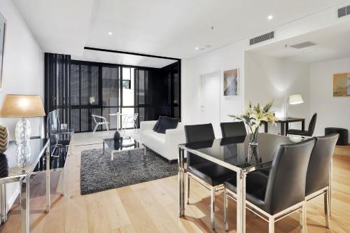 St. Leonards Apartment | Large One Bedroom with Study-ALB09203