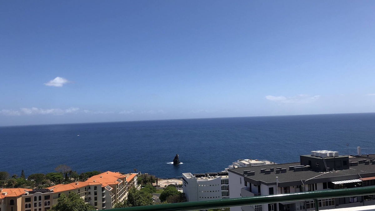 Sao Martinho Apartment | Large penthouse 160m2, quiet with sea view, in the tourist area Funchal