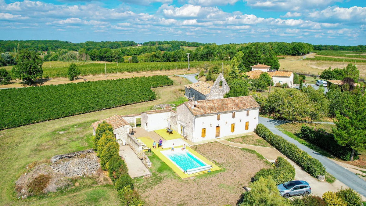 Riocaud House | Large, pleasant country house with swimming pool