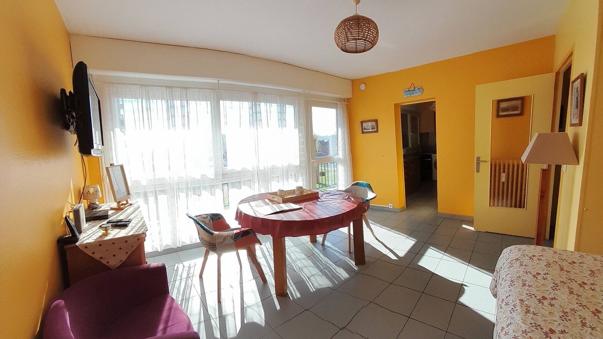 Fecamp Apartment | Large, pleasant three-star F1 apartment 800 metres from the sea!