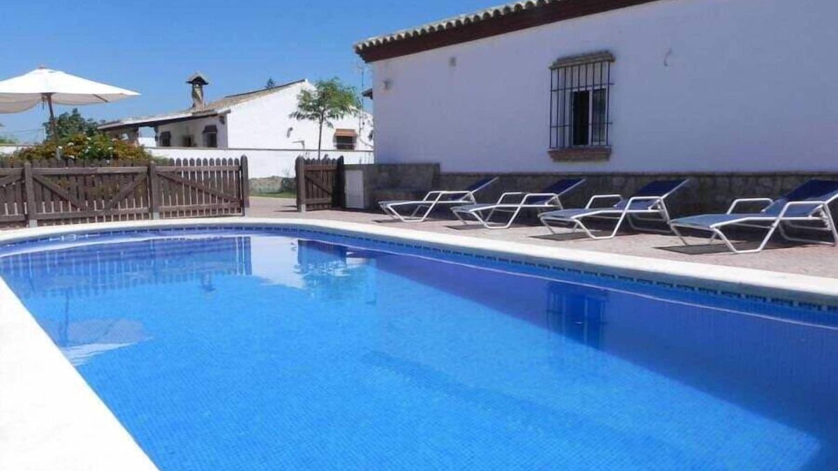 Conil de la Frontera House | Large pool area, 4 bikes, free Wi-Fi, 2 parking spaces - Casa Anita -