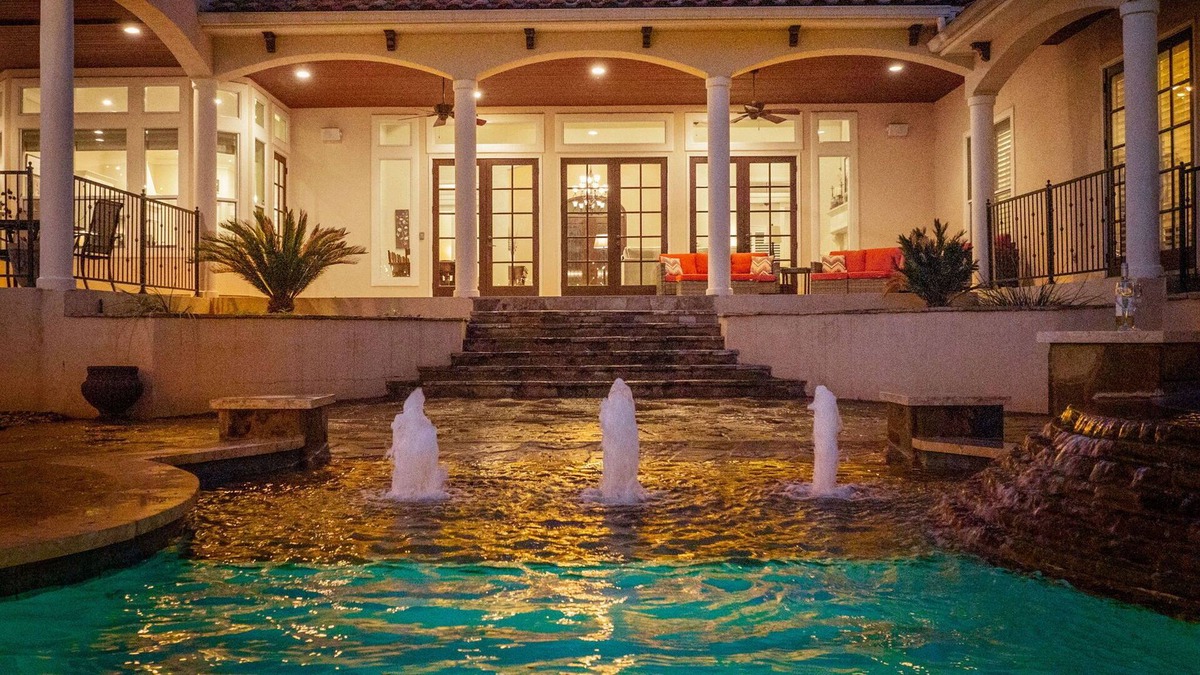 Wetmore House | Large pool+Hot Tub+ Perfect for Large Groups