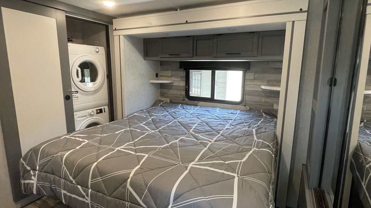 North San Antonio - SAT House | Large private 1bdrm RV near Medical Center in San Antonio