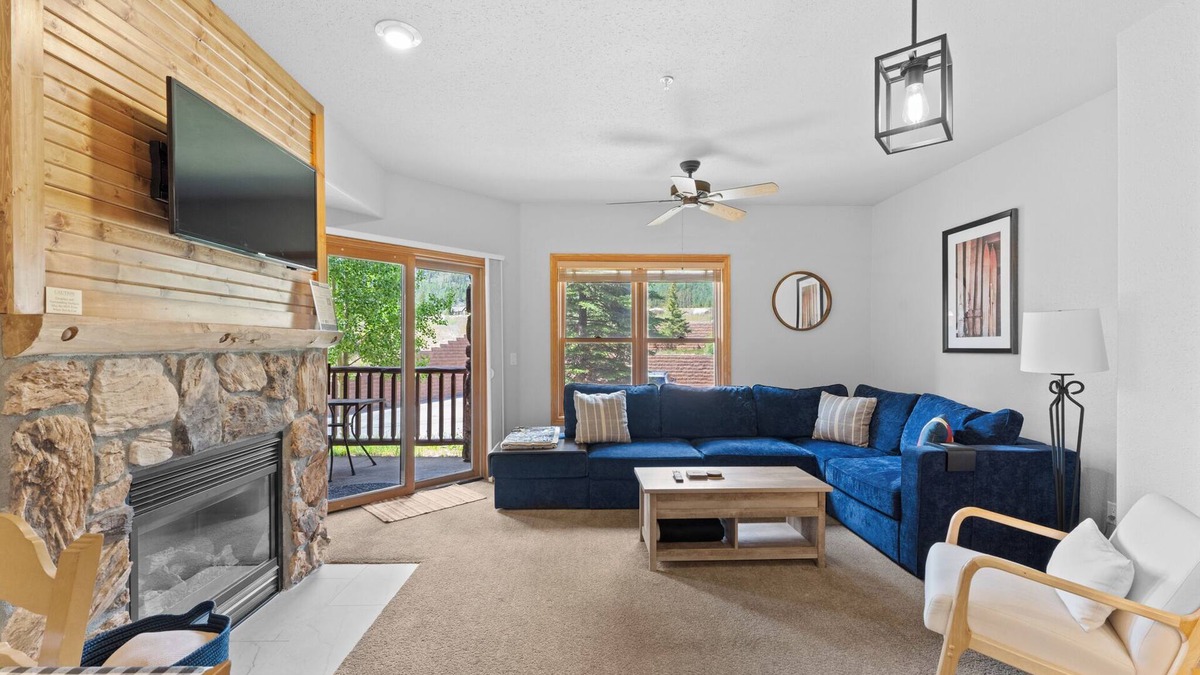 Mountain House Condo | Large Private Balcony & Shared Hot Tubs w/Mountain Views & Outdoor Seating!