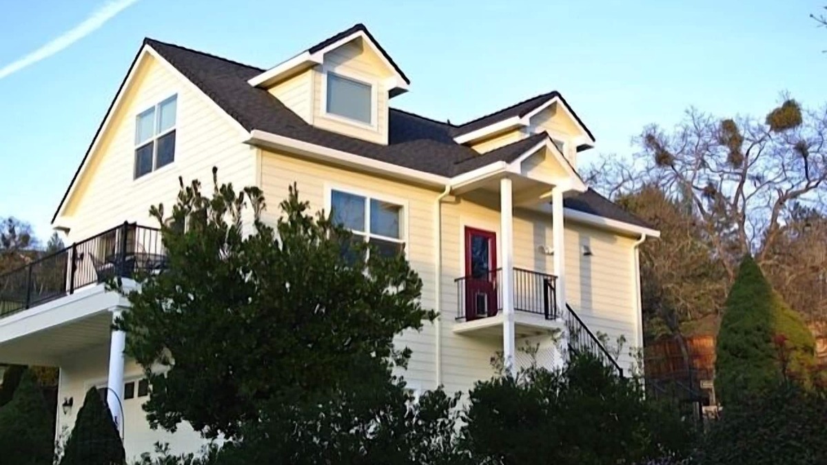 Medford House | Large Private Carriage-House Retreat with Amazing Views
