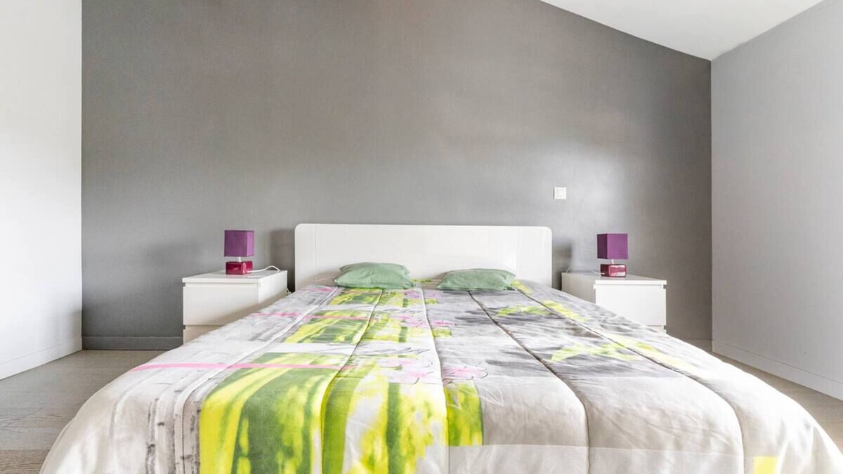 Labarthe-sur-Leze House | Large private room with bathroom and WC