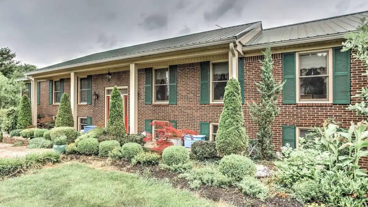 Danville House | Large & Private Guest House Apt w/Patio + Views!nn
