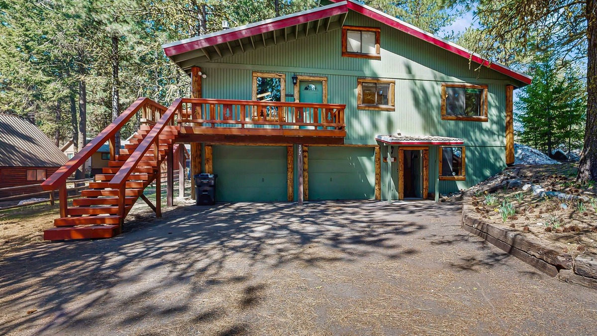 McCall Cabin | Large private home with wood stove & fireplace - near McCall & lake