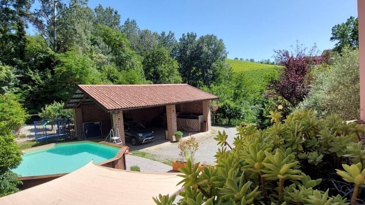 Canelli House | Large private house in the green hills above Canelli with fast free WiFi & pool