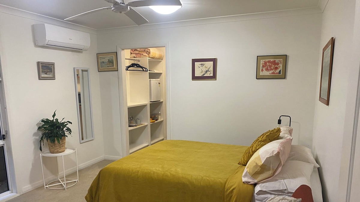 Yass Apartment | Large Private Room With Ensuite Includes Continental Breakfast