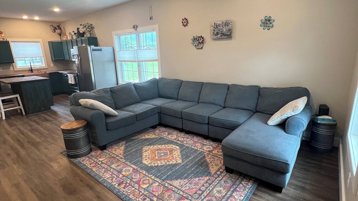 Sullivan House | Large Private Studio attached Garage Washer Dryer AC WiFi Pet Friendly Sleeps 4