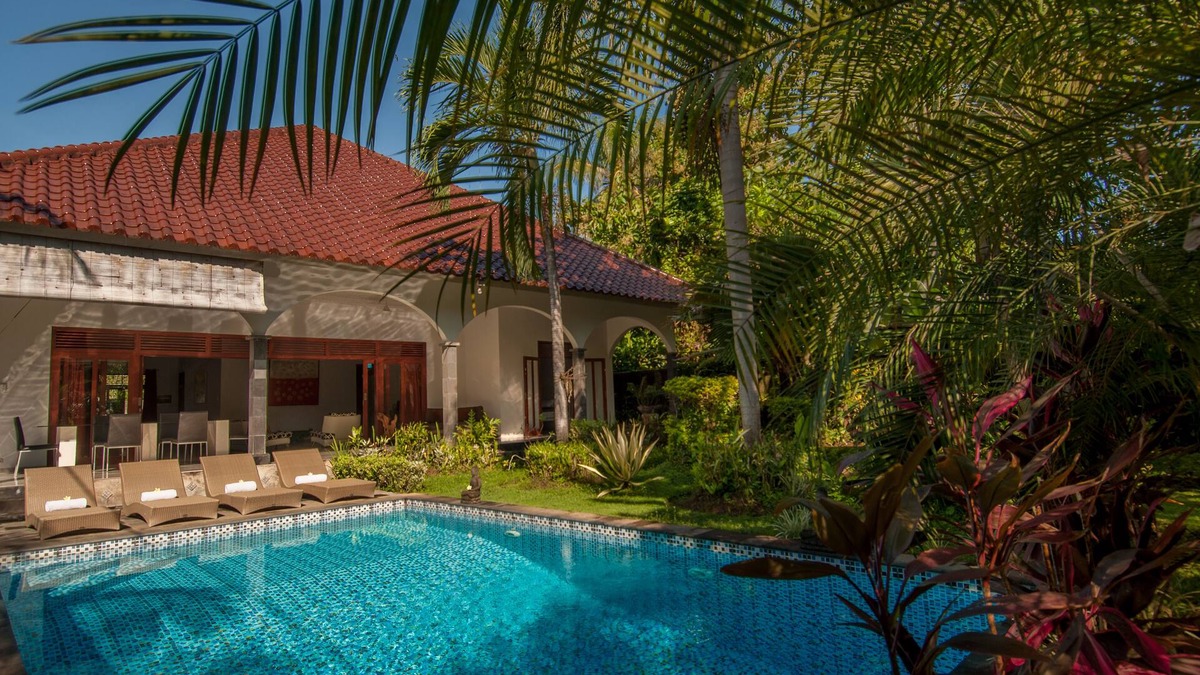 Lovina Villa | Large private villa with nice swimming pool in tropical garden