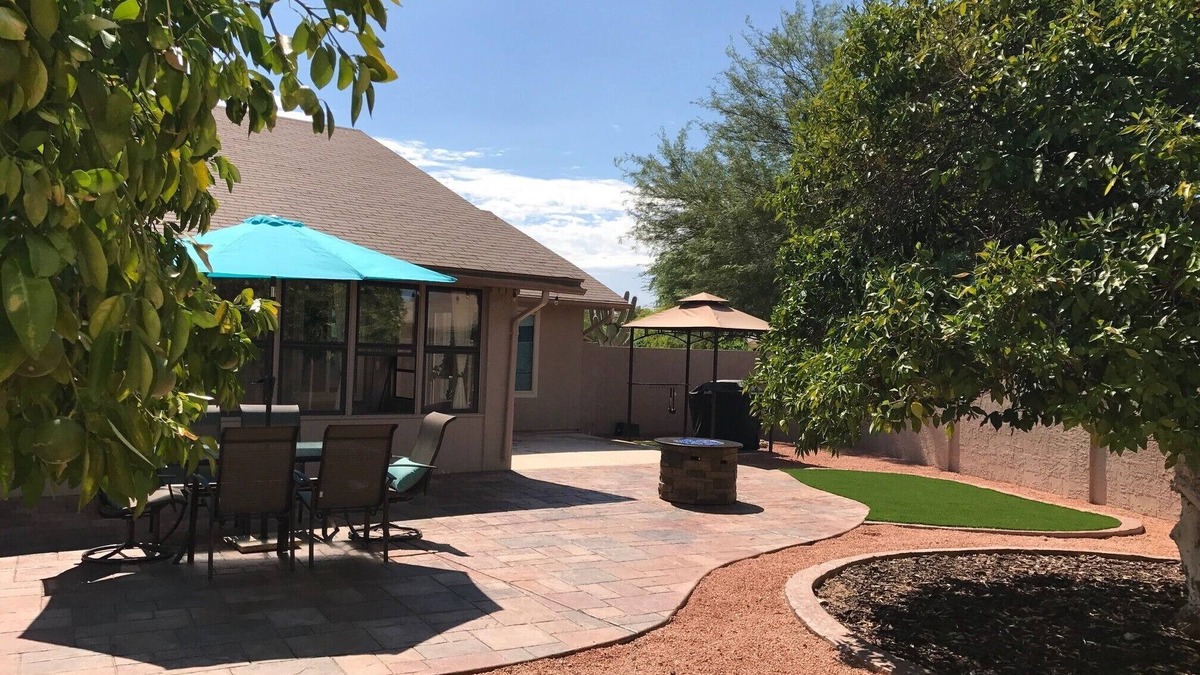 Westbrook Village House | LARGE PRIVATE YARD GREAT FOR ENTERTAINING - AMENITIES +