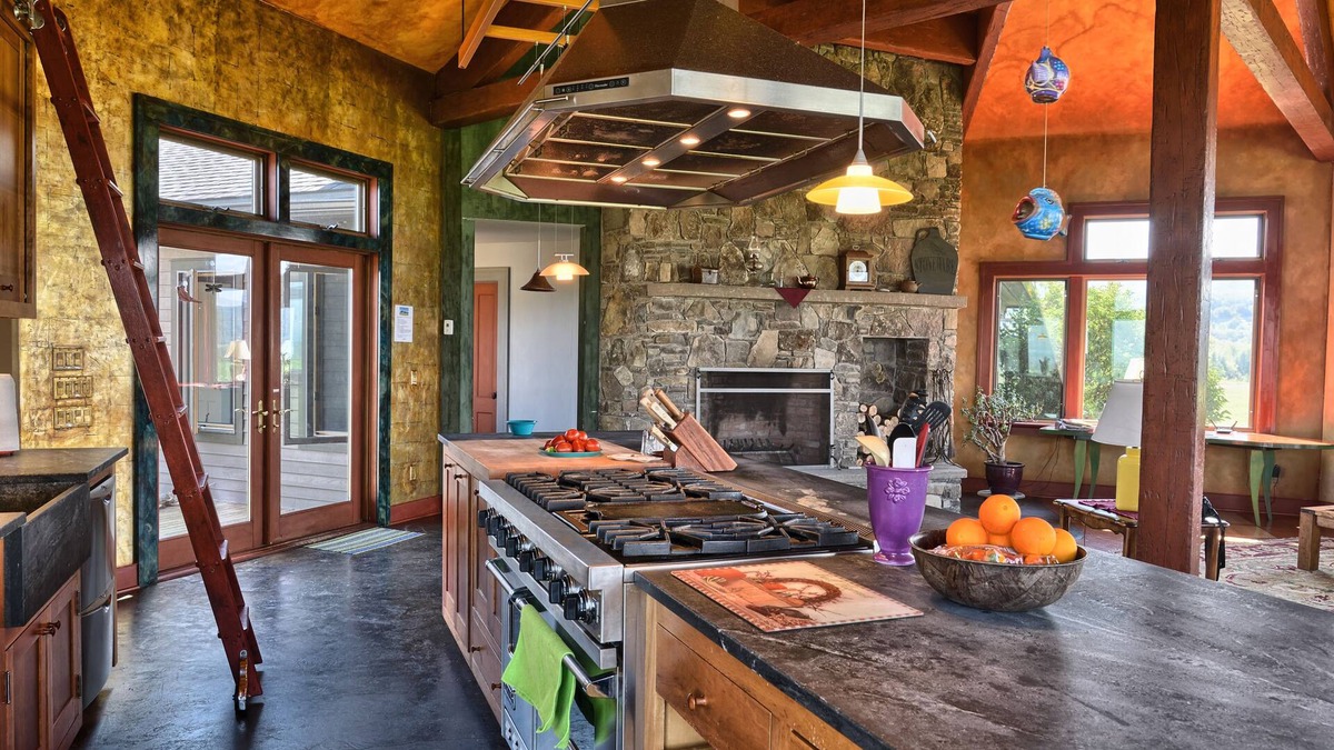 Sprout Brook House | Large property with 2nd barn/game house and additional beds