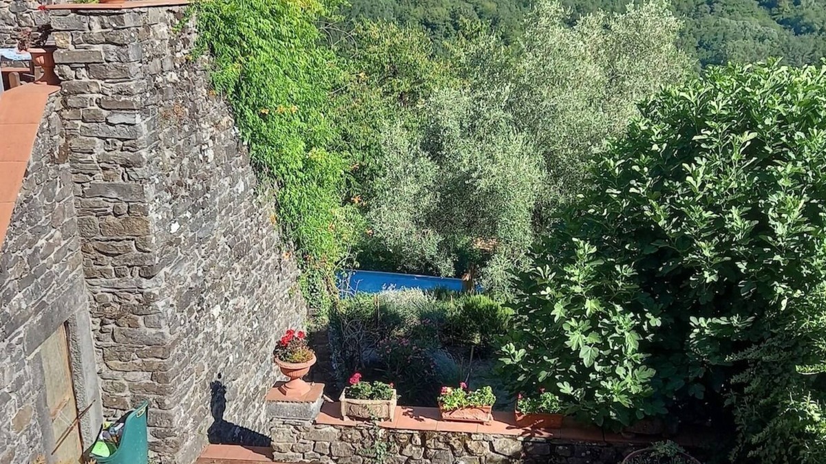 Popiglio House | Large quality Medieval house with pool. Sleeps 20+. Complete privacy.