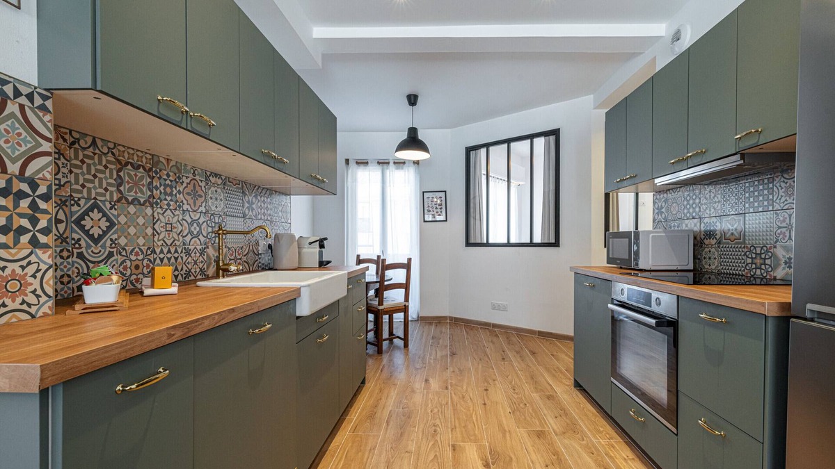 Liberation Apartment | Large & Quiet 1 Bdr Downtown