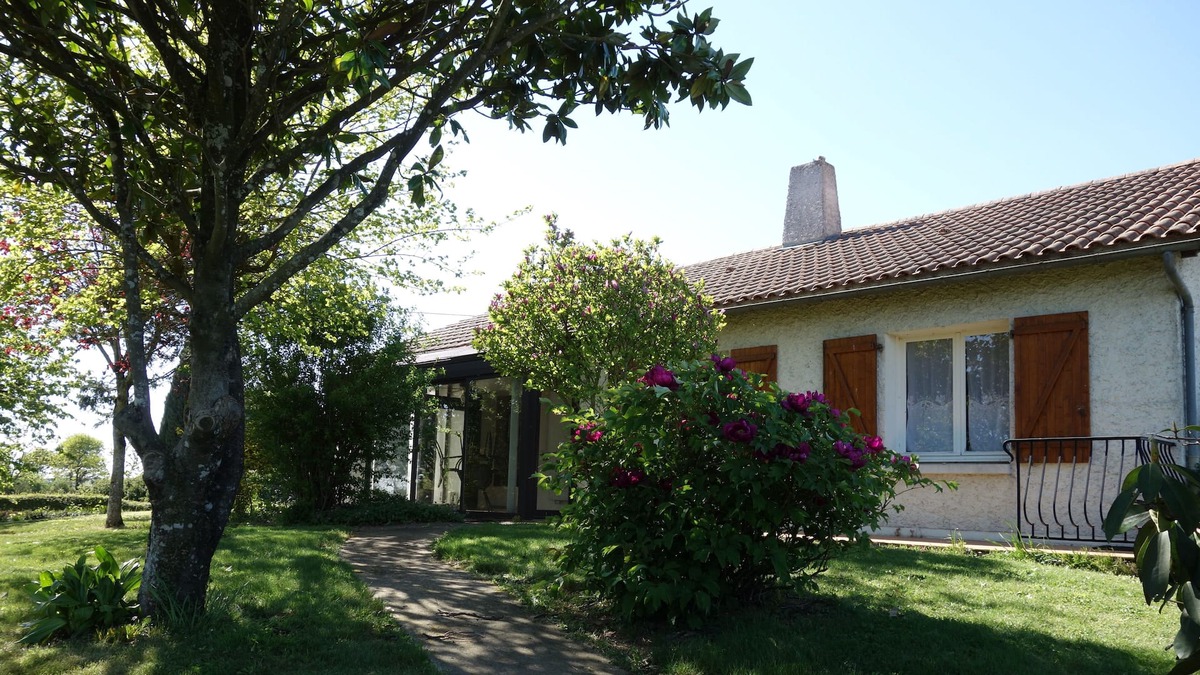 Rouille House | large quiet house in the countryside