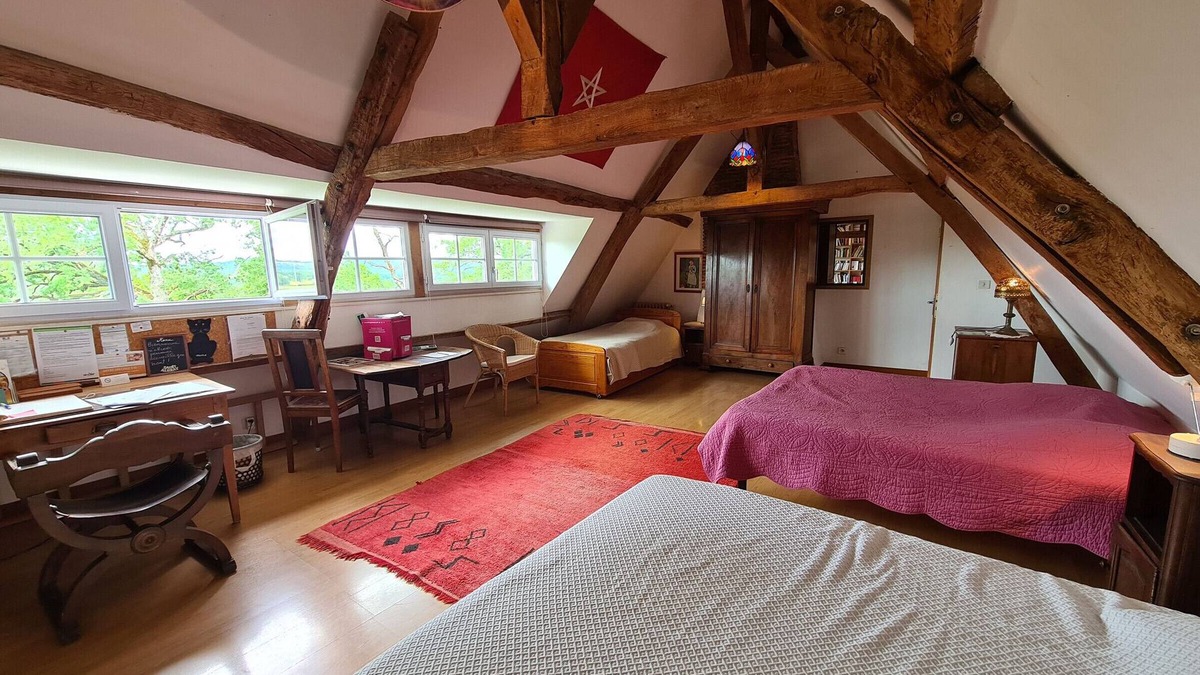 Le Pechereau Bed & Breakfast | Large quiet room with view, wifi, and parking - Le Pêchereau