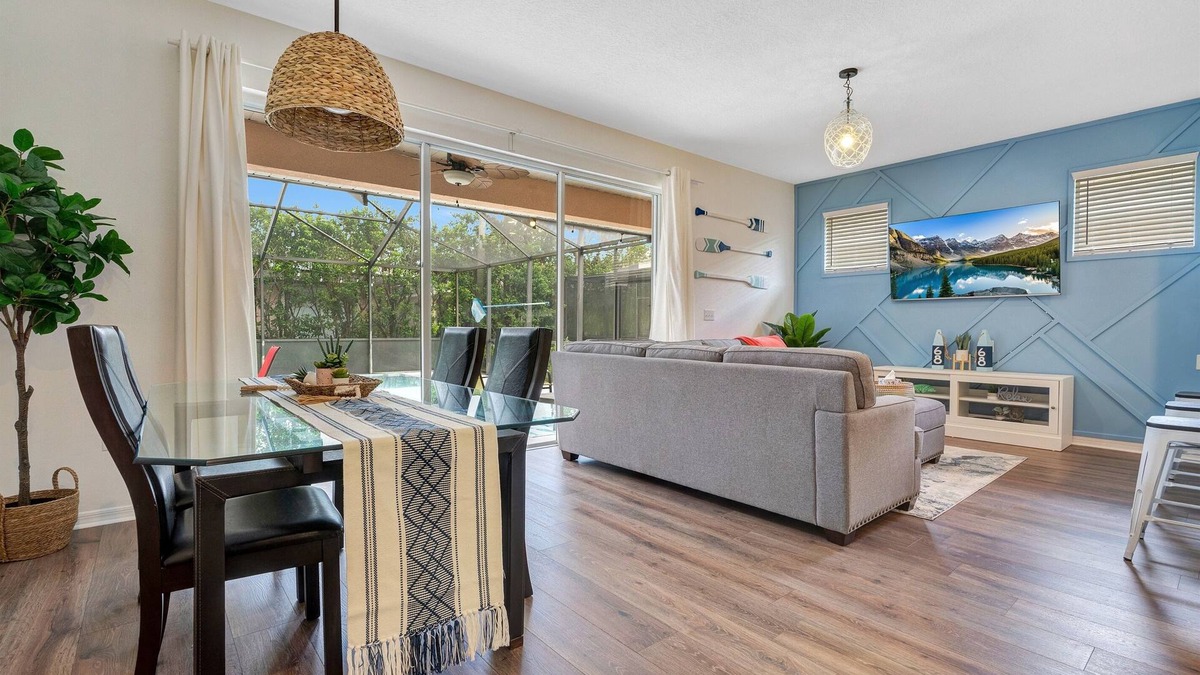 Sunset Lakes House | Large Relaxing Poolside Patio! 4 Miles to Disney.