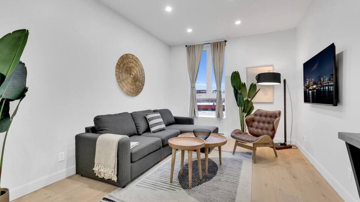 Southwest Condo | Large renovated 1 bedroom, king bed, sleep 4