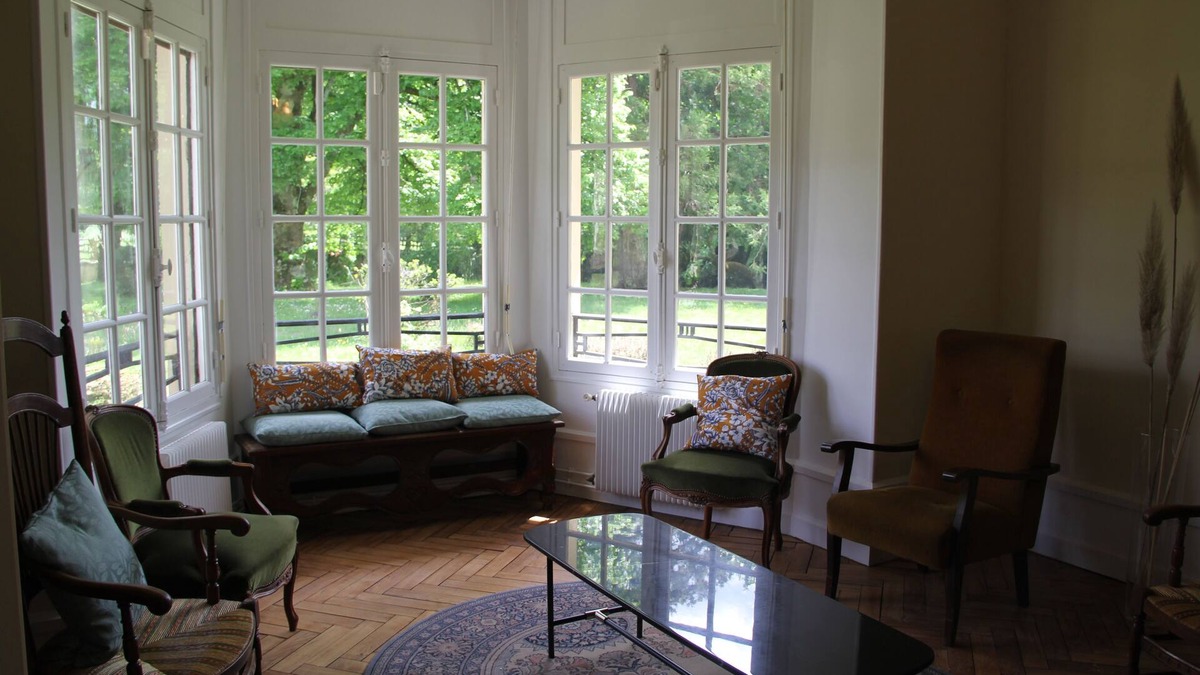 Sabres House | Large renovated 1920s villa