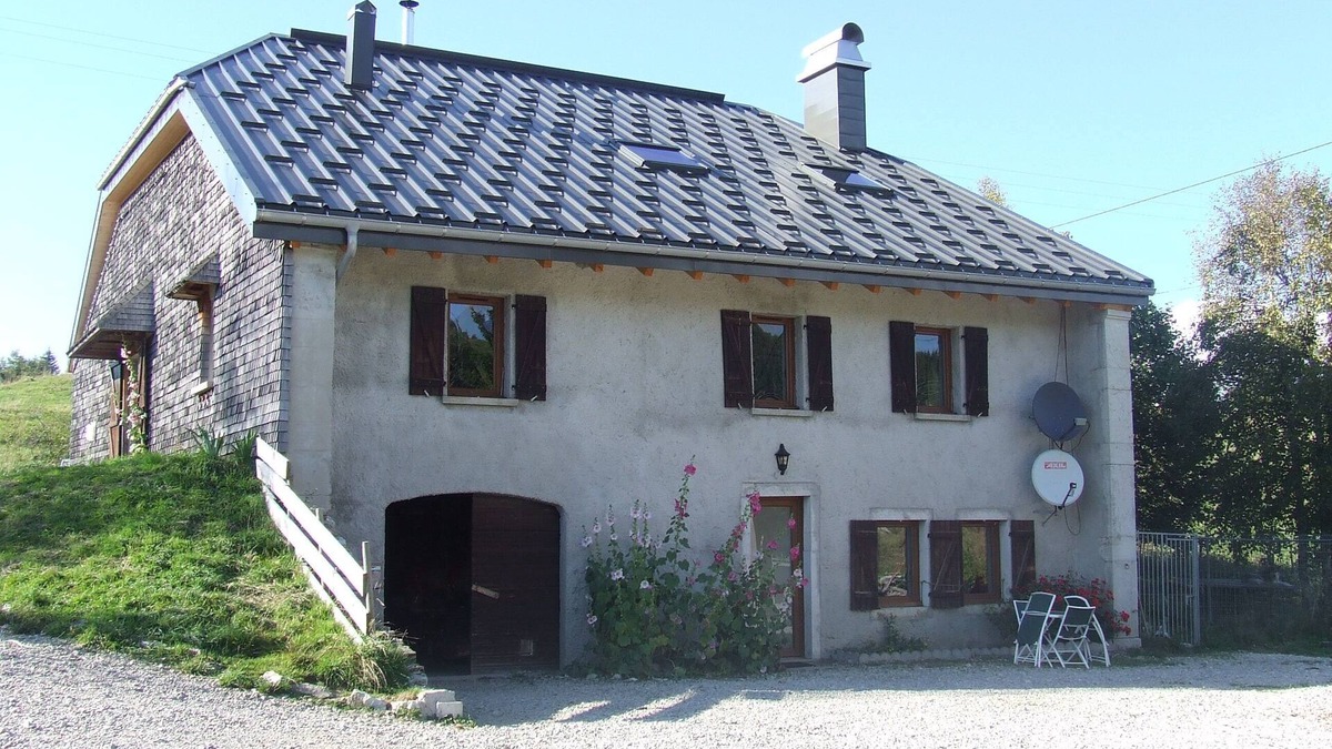 Septmoncel les Molunes House | Large renovated family gite, at the foot of the hiking trails and trails, land