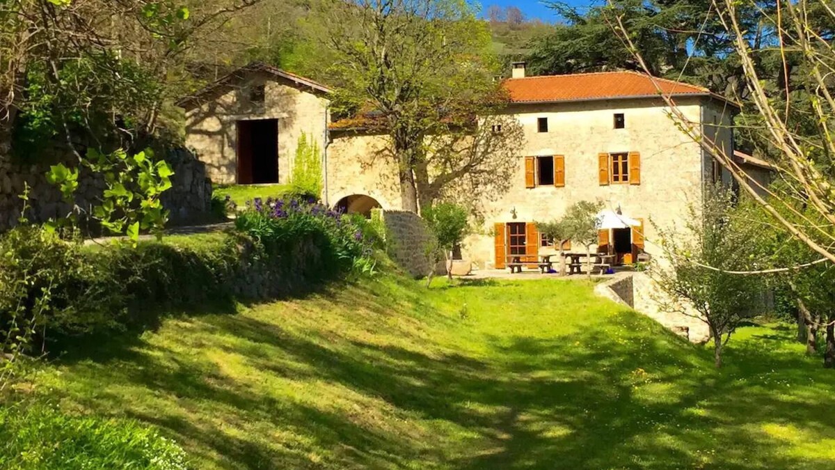 Desaignes House | Large renovated farmhouse in Ardèche verte
