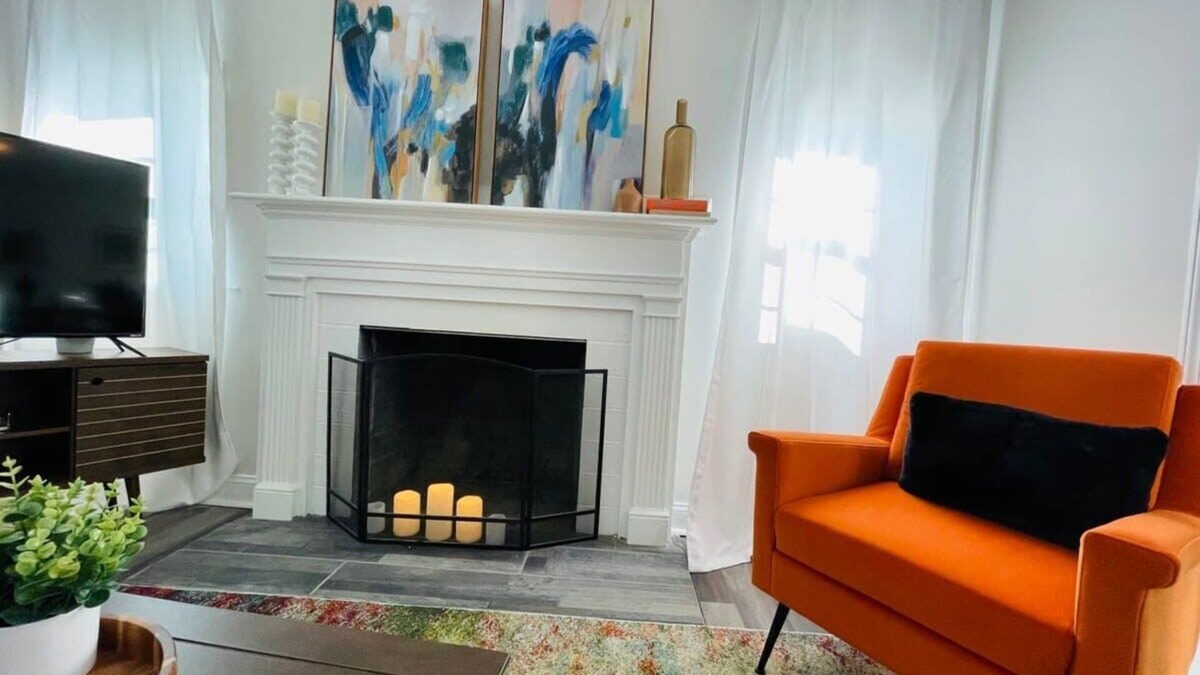 Crestline Heights House | Large, Renovated On E. Lake Park! Comfy Cottage