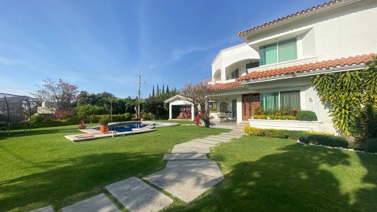 Cocoyoc House | Large rest house with pool