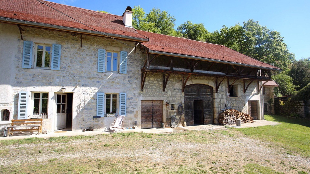 Ceyzerieu Bed & Breakfast | Large room in the countryside, surrounded by nature