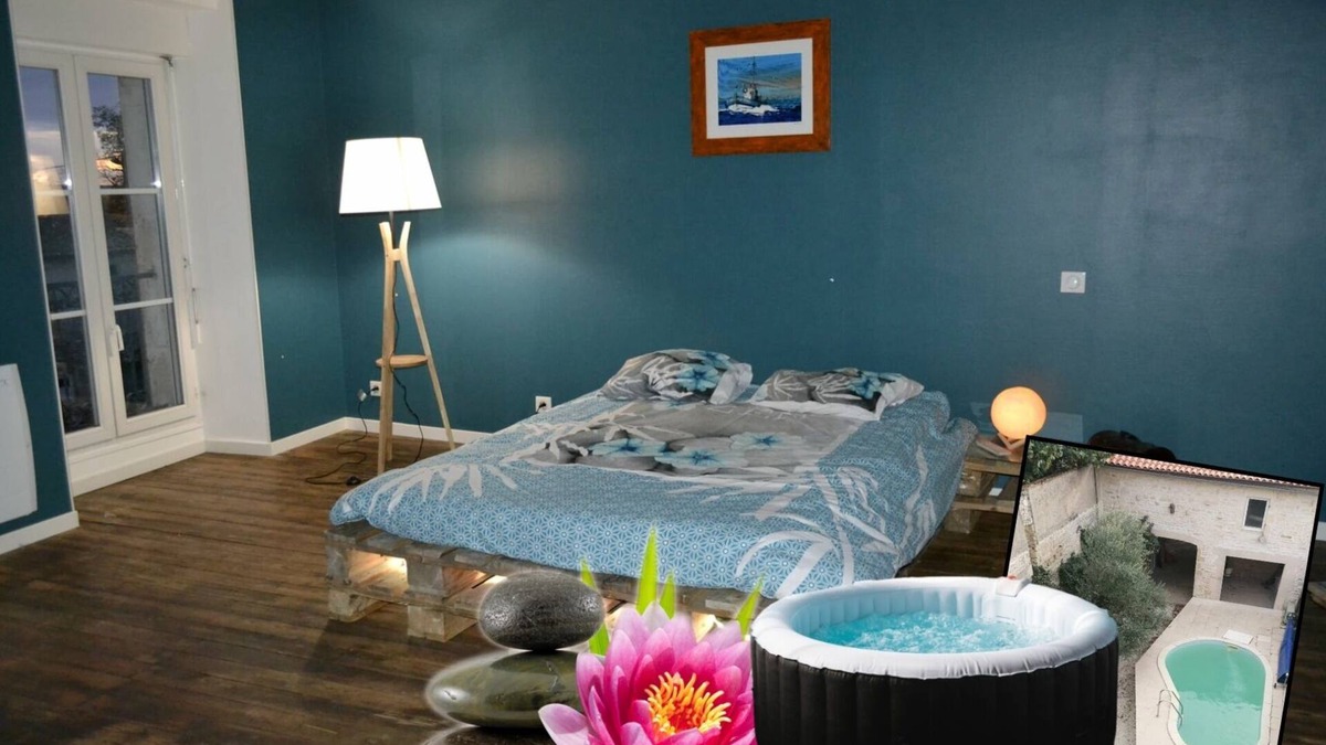 Chef-Boutonne Bed & Breakfast | Large room of more than 30m2 for 4 to 5 people