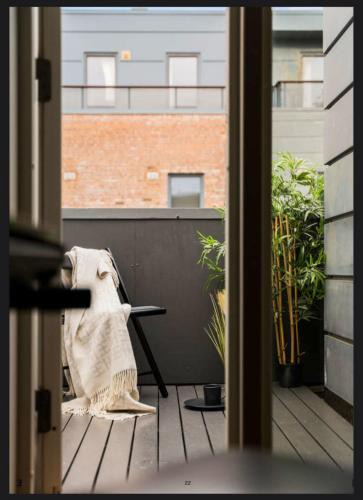 Stavanger House | Large room with Balcony - Heisenberg Condo