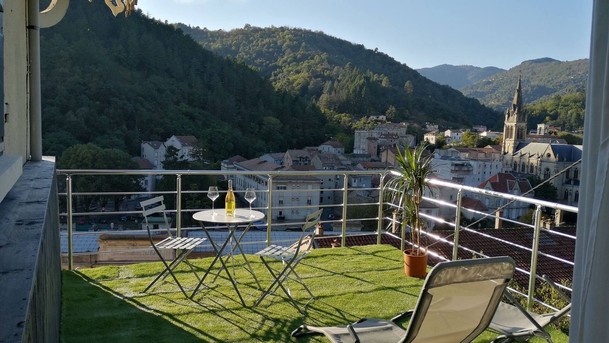 Vals-les-Bains Bed & Breakfast | Large room with terrace and view including breakfast close to the spa