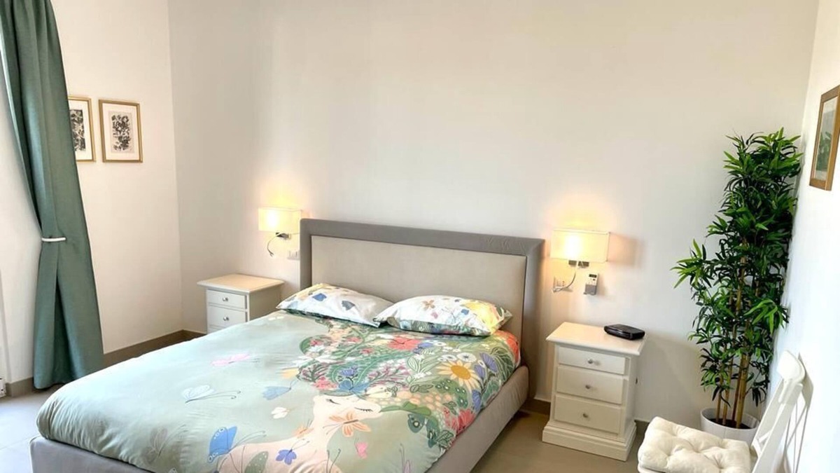 Paternopoli Apartment | Large room with private bathroom in a farmhouse with swimming pool