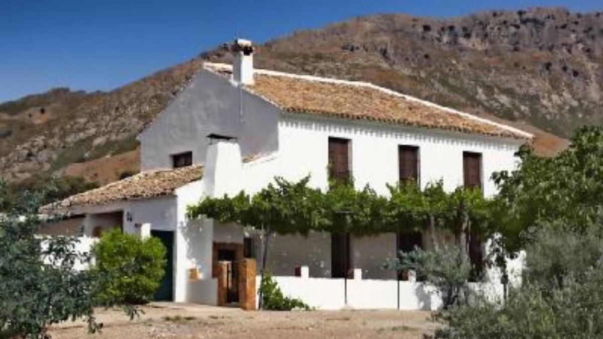 Las Lagunillas Cottage | Large rural house in the center of Andalucia for 12 people with swimming pool and barbecue.