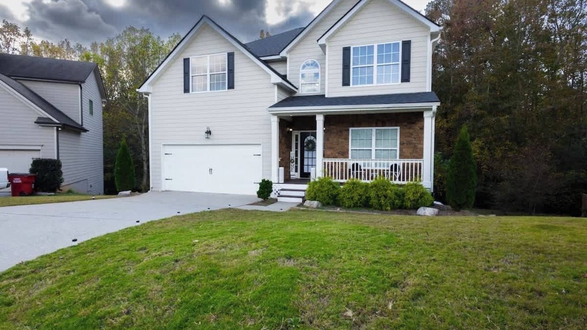 Braselton House | Large Rustic Family Home By RoadATL-KingBed-Firepit-Grill