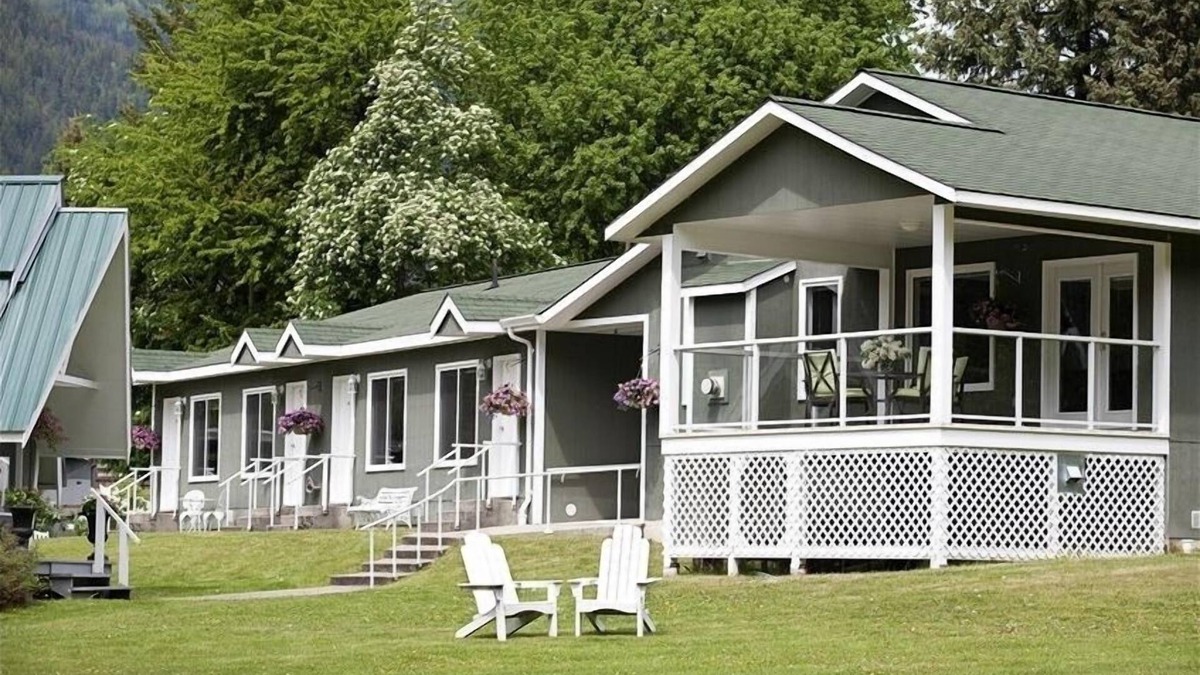 Nelson Villa | Large Sandy Beach Our Exquisite 11 bedroom Boutique Inn Offers You.