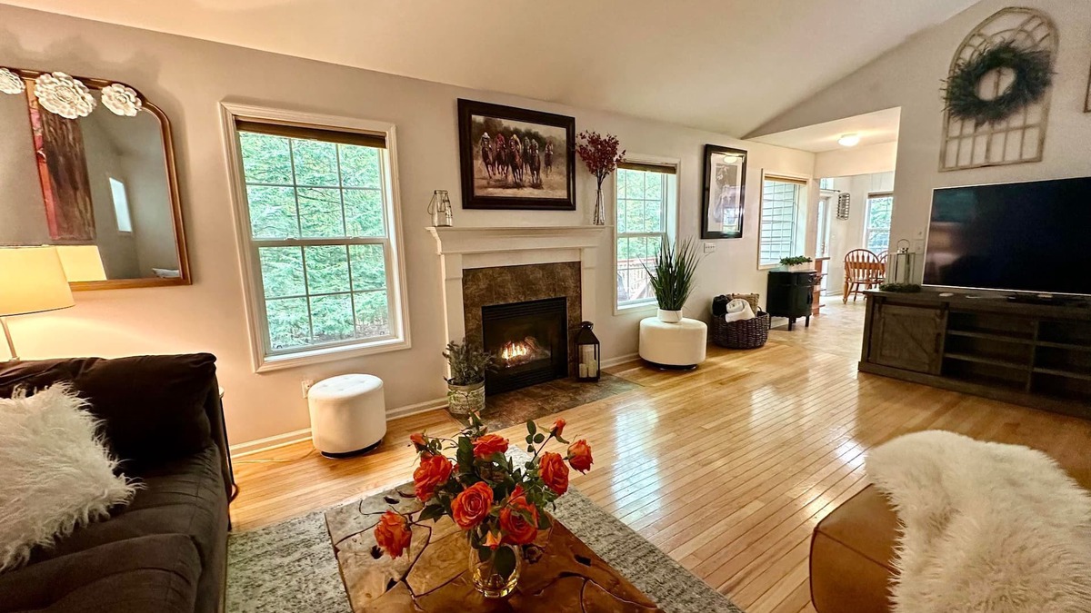 Gansevoort House | Large Saratoga Home Great For Family