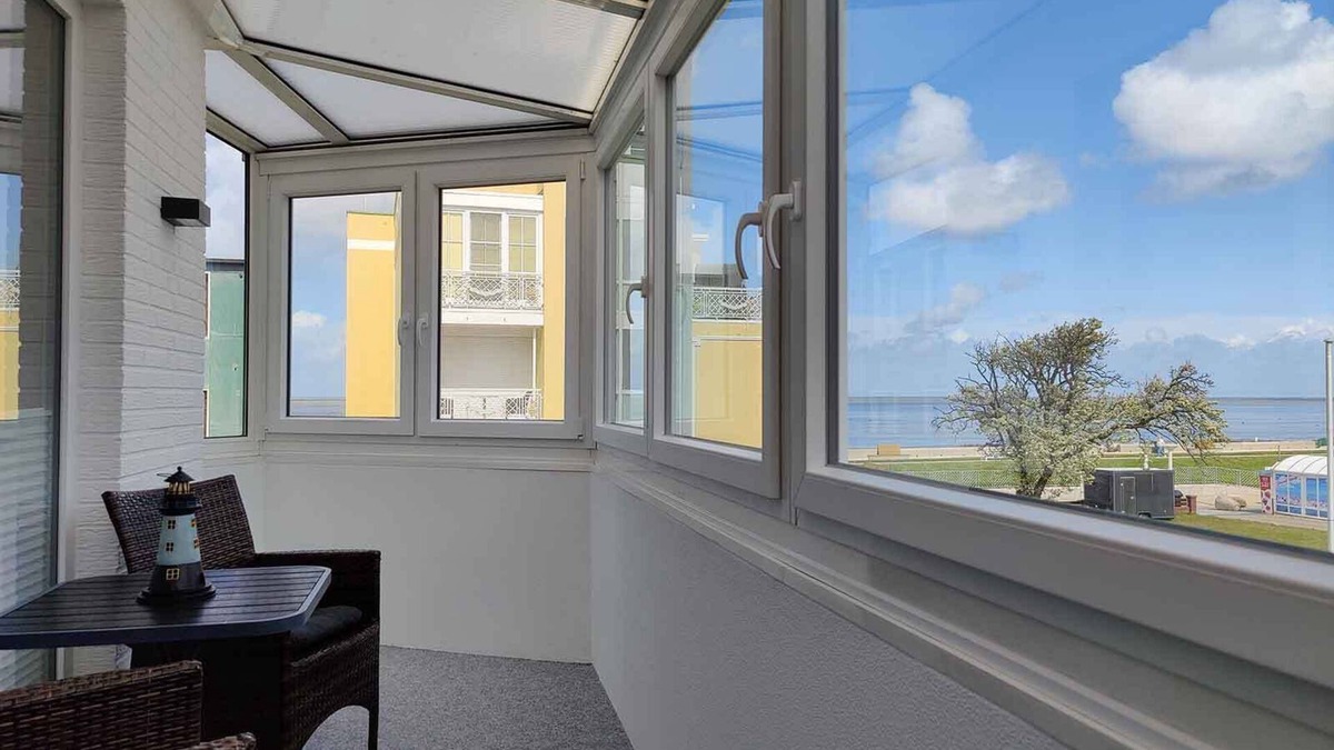 Duhnen Apartment | Large sea view vacation apartment 14 with beach chair in Haus Seeluft in Duhnen
