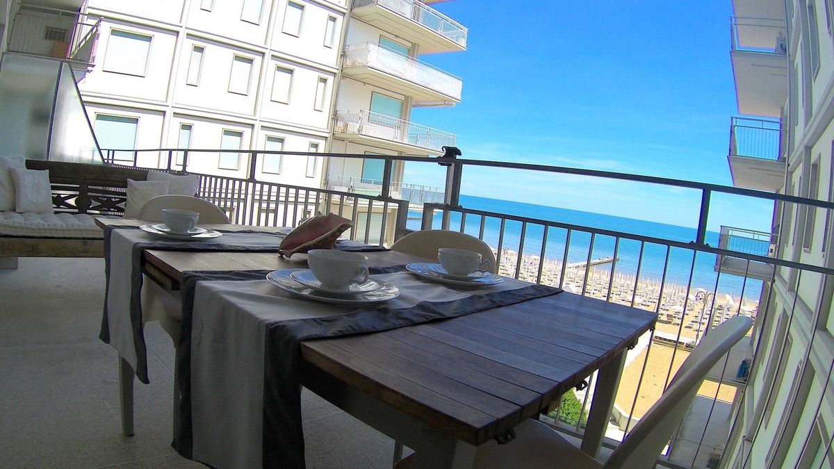 Faro Apartment | Large seafront apartment with large terrace
