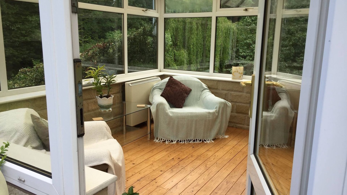 Chapeltown House | Large Self Contained Deluxe Property