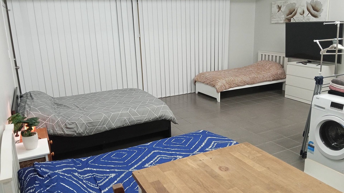 Cannon Hill Apartment | Large Self-Serviced Apartment, Opposite from Nature Reserve