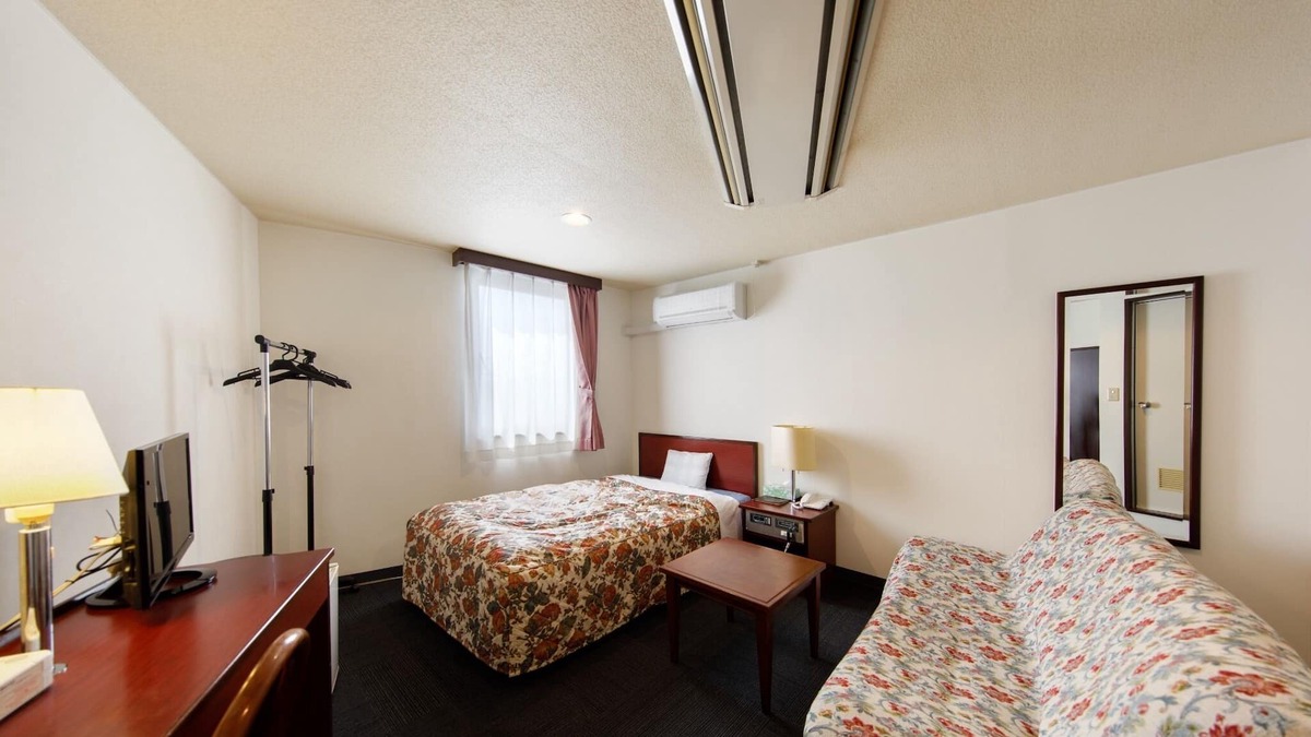 Kudamatsu House | Large single room / Kudamatsu Yamaguchi