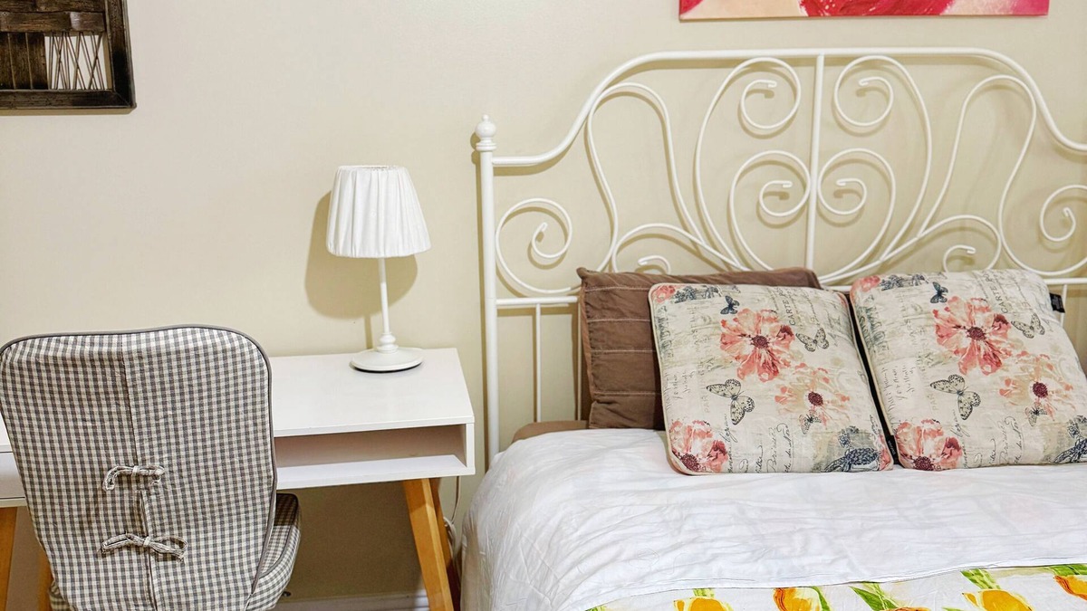 Ranchlands House | Large single room private-bath close LRT free parking