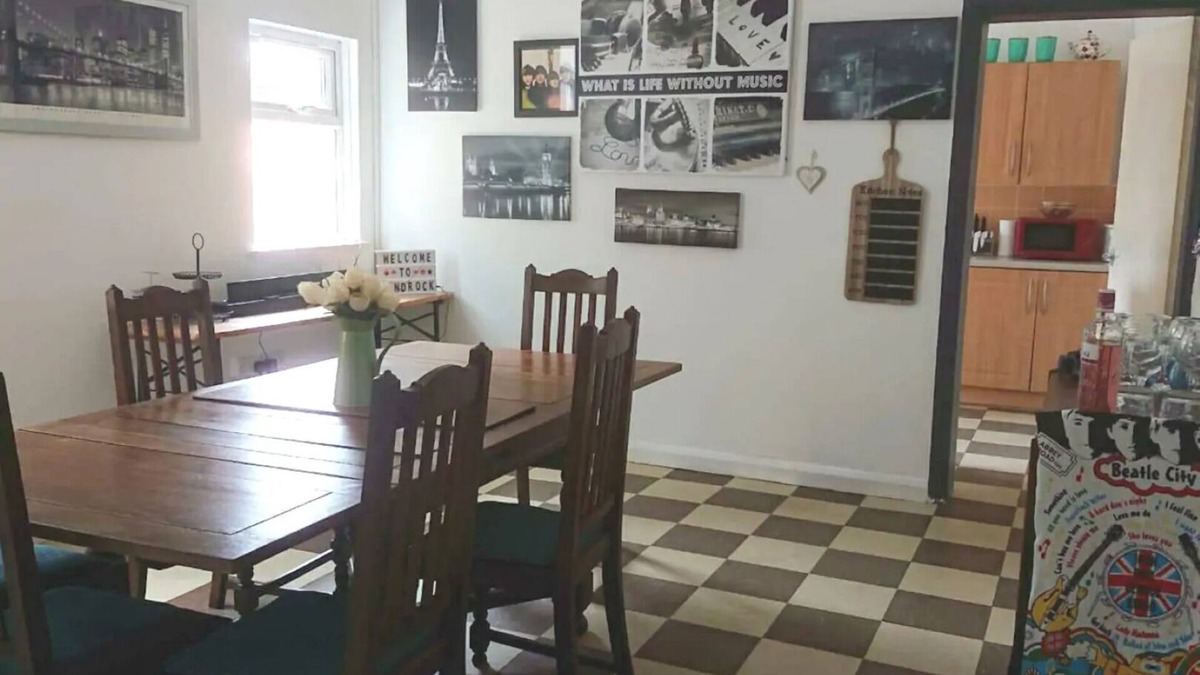 New Brighton House | Large, social and comfortable house with plenty of space for large groups