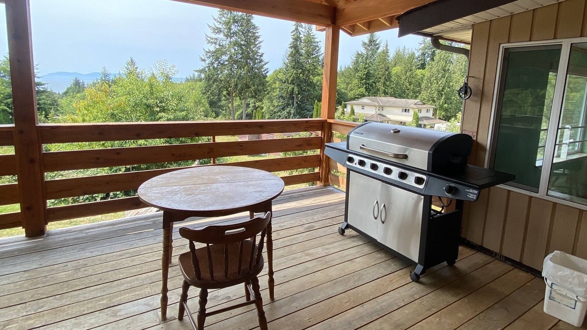 Roberts Creek House | Large space, family friendly. Roberts Creek Home
