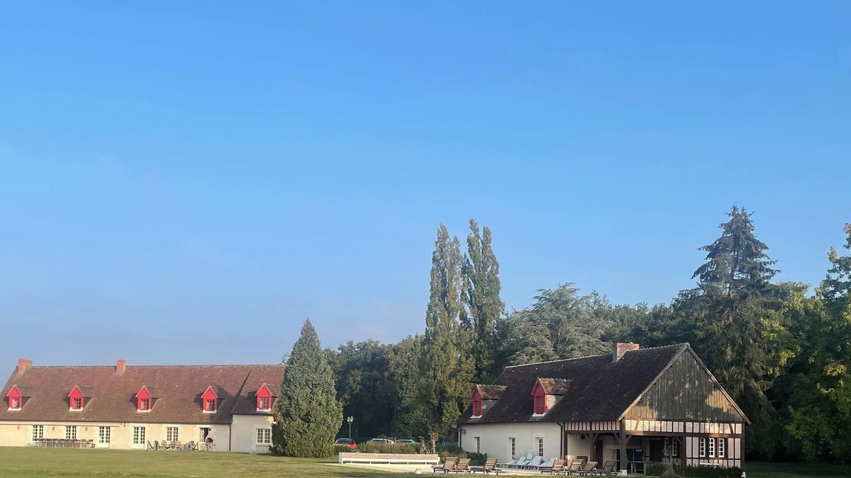 Monthou-sur-Cher House | Large spacious and relaxing house with pool, tennis and pond - up to 16p: Deer