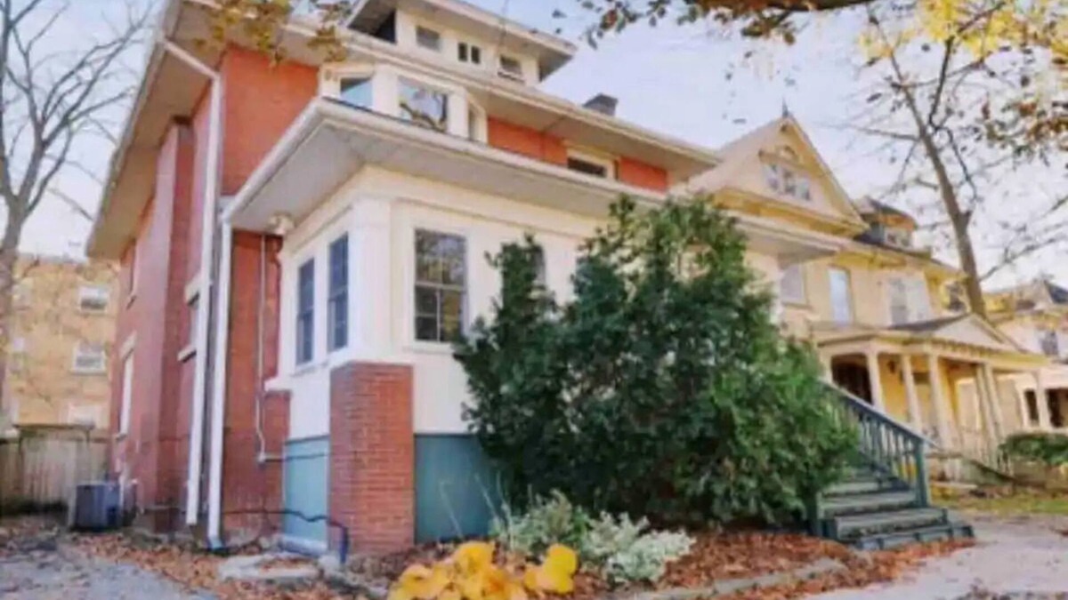 South London House | Large, Spacious Home in Wortley, London Ontario, Close to Bus Route and Downtown